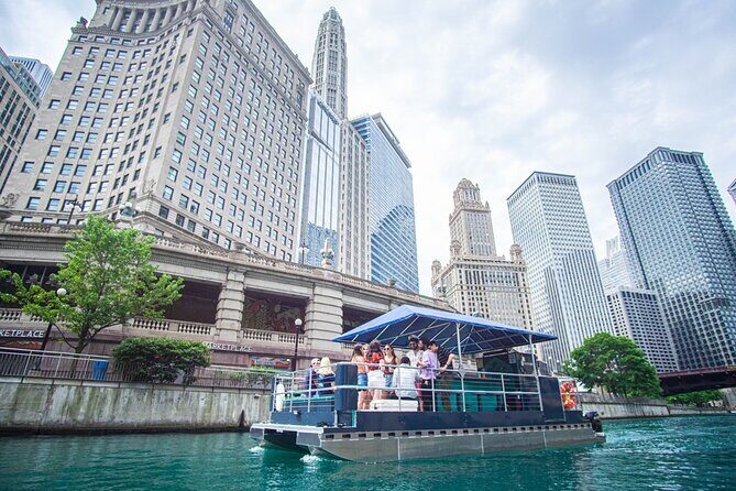 BYOB Chicago River Guided History Tour - Getting to the Boat: Sweet Home Gelato and a Smooth Riverwalk Start