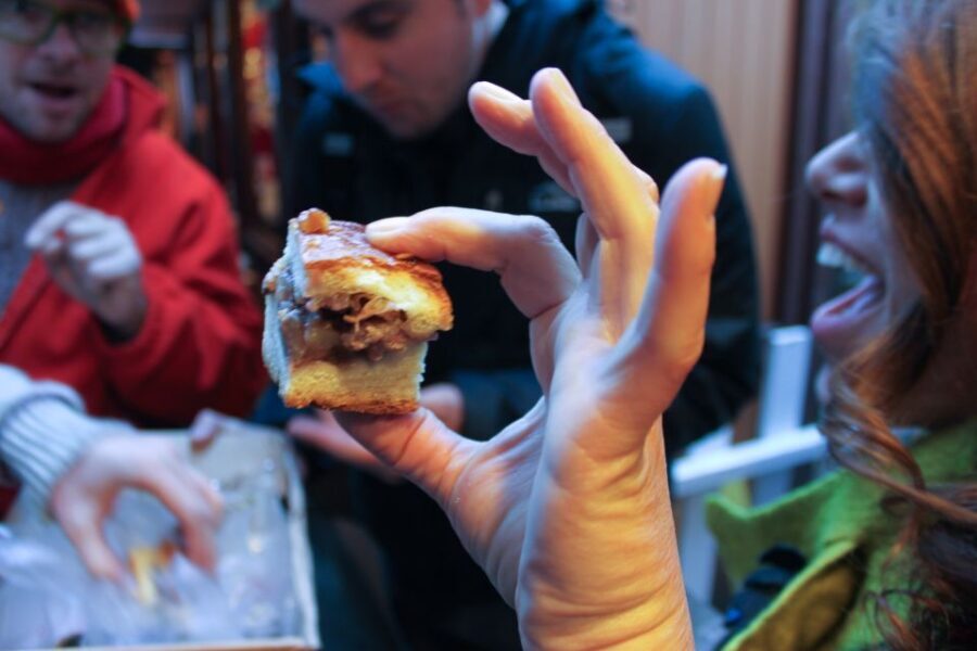 Chicago: Guided Holiday Walking Tour and Food Sampling - State Street Lights and Macy’s Windows: The Holiday Main Drag Moment
