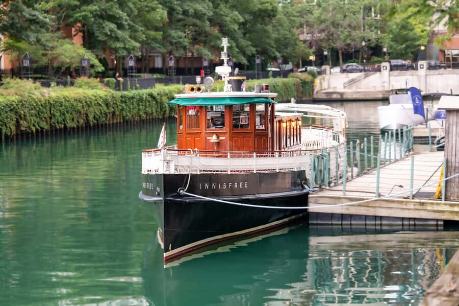 Chicago: Historic Architecture Chicago River Small Boat Tour - Why a Small Historic Riverboat Works Better Than a Big-Ship Cruise