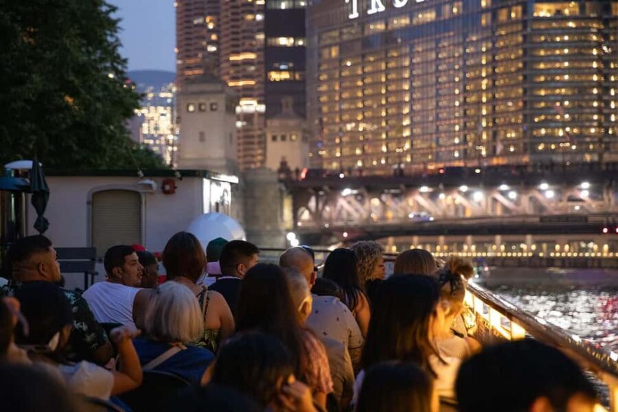 Chicago: Historic Gangsters & Ghosts Night Cruise - What you’ll see: Chicago landmarks from the water at night