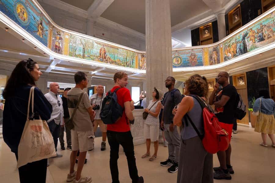 Chicago: Prohibition-Era Culture & Architectural Treasures - Starting at the Chicago Theatre: the tour’s tone in one block