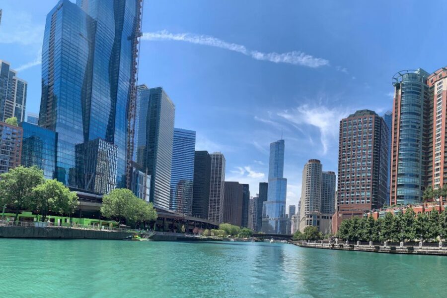 Chicago River: 1.5-Hour Guided Architecture Cruise - Meeting point and getting to the dock without stress