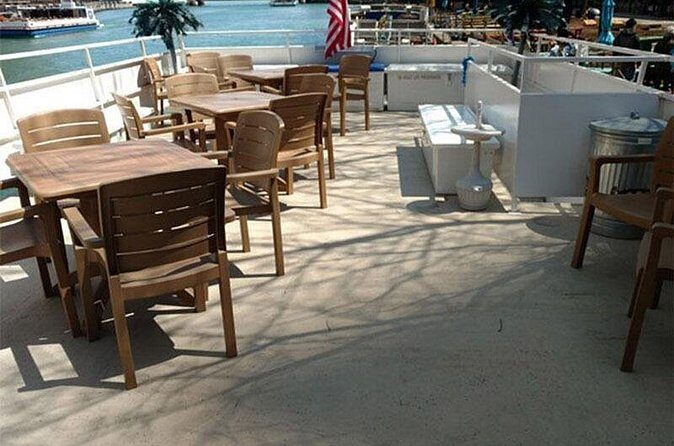 Chicago River Sunday Funday Mimosa or Bloody Mary Party Cruise - Music and the Party Level: Island Tunes, But Know the Mood