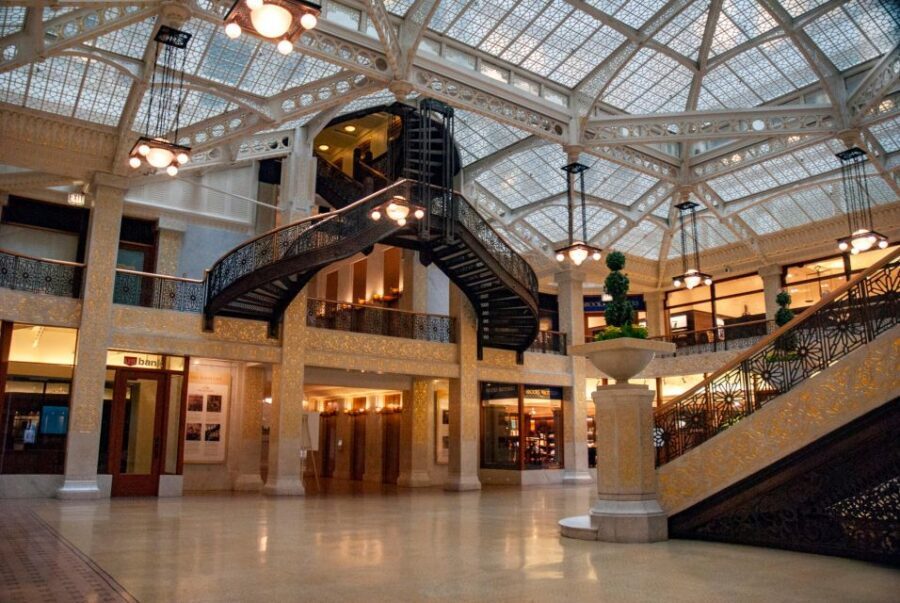 Chicago: Secret Interiors Architecture Walking Tour - The Chicago Loop: ambition at sidewalk level