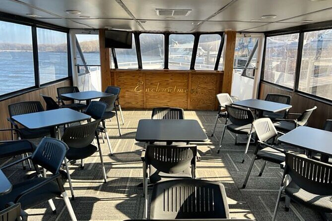 Chicago Skyline Sunday Funday Mimosa/Bloody Mary Party Cruise - The Bar Setup and Crew Communication: What to Expect