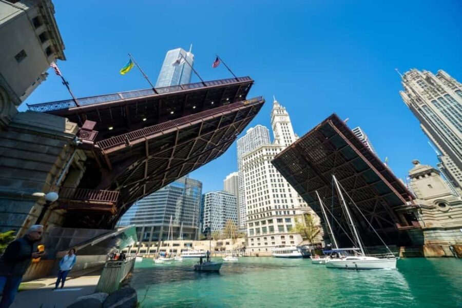Chicago: Small-Group History and Architecture Walking Tour - The Chicago Pedway: walking underground like a local
