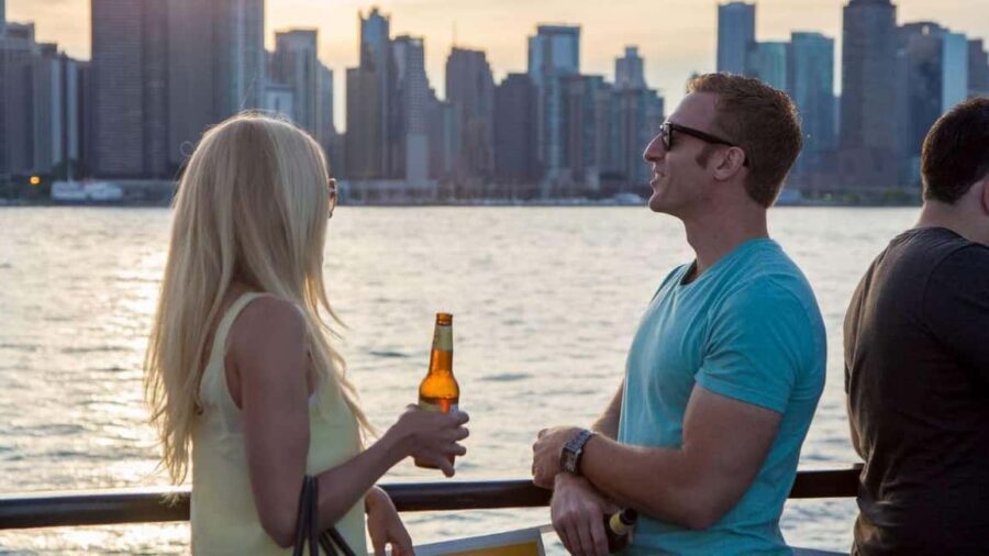 City Cruises Chicago: Lake Michigan Lunch or Dinner Cruise - Drinks and Value: Cash Bar, Unlimited Mimosas (Brunch Only), and What You’ll Pay