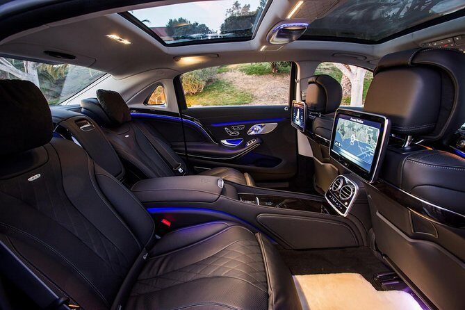 One-Way Private Airport Transfer by Sedan - A Chicago airport transfer that trades hassle for control
