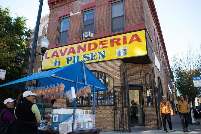 Private Frida and Friends Tour in Pilsen - Why Leentje’s Mural Story Turns Walls Into Lessons